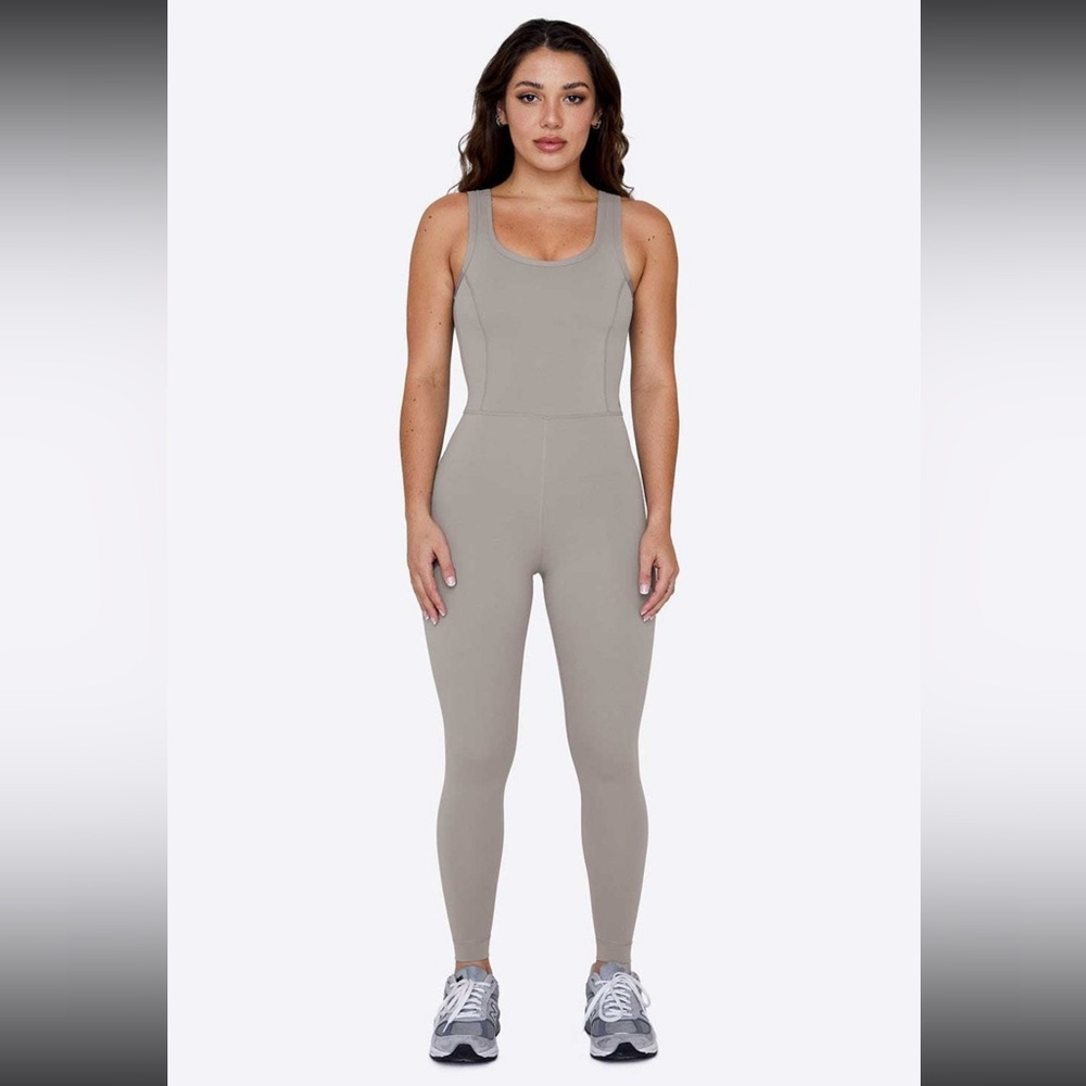 Set Active Sportbody Sportysuit in Stone